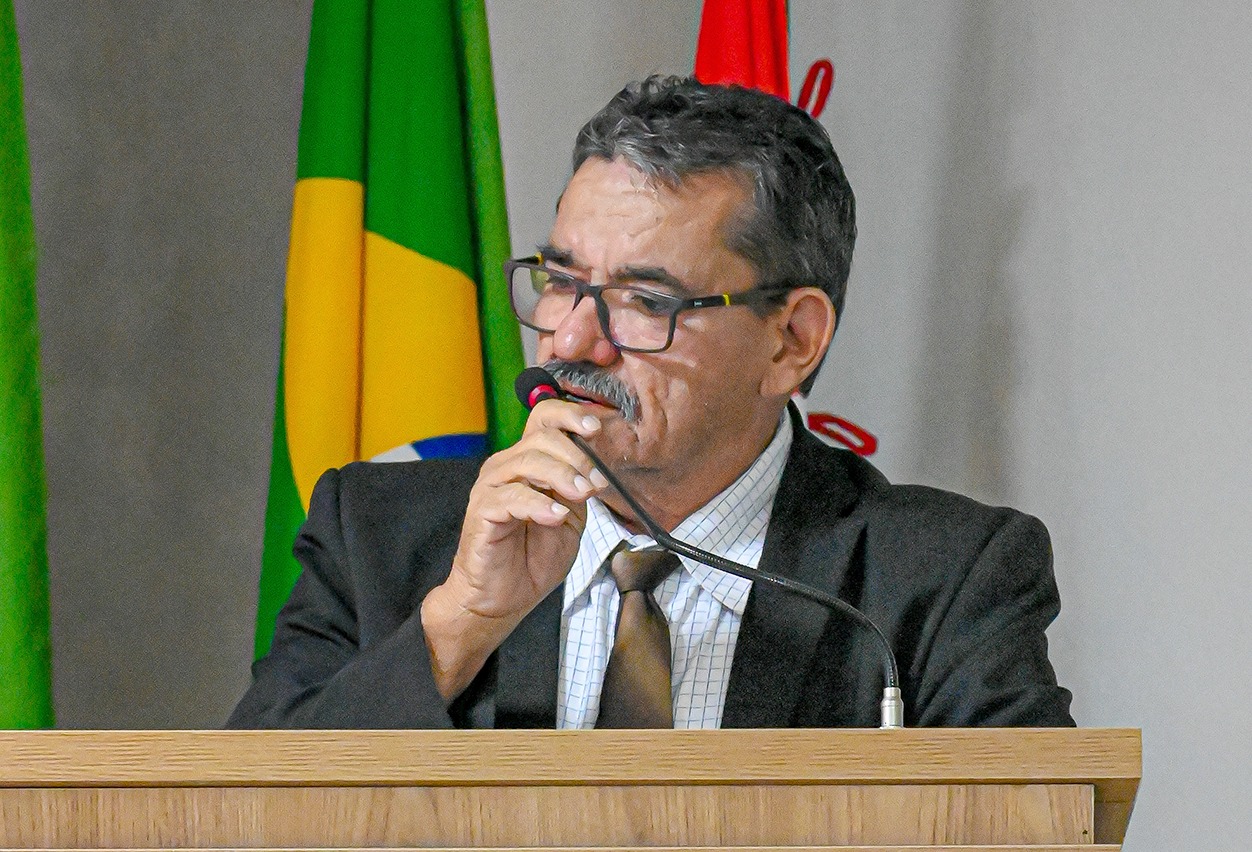 Cardoso Batista solicita recapeamento no Conjunto Dom Valdir e implantação de quebra-molas em ruas de Murici